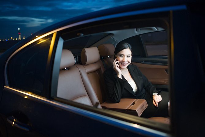 Low Cost - Private Arrival Transfer: Toronto Airport to Niagara Falls, Canada - Comparison to Alternative Options