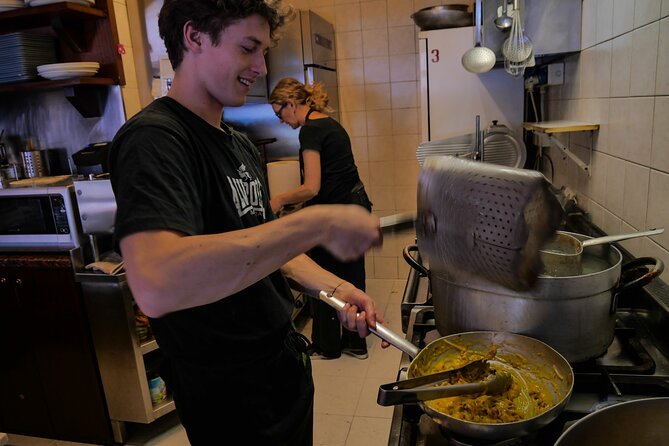 Make Pasta Carbonara From Scratch in a Jazz Club in Venice - Delectable Pasta Carbonara and Drinks