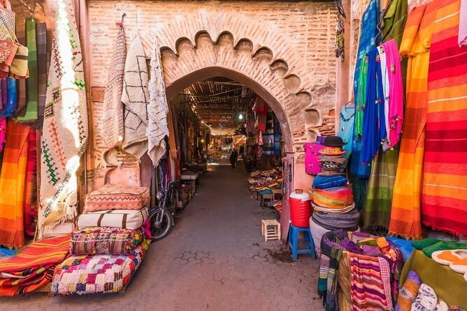 Marrakech Private Shopping Tour: Historical Medina & Souks - Captivating Souk Experiences
