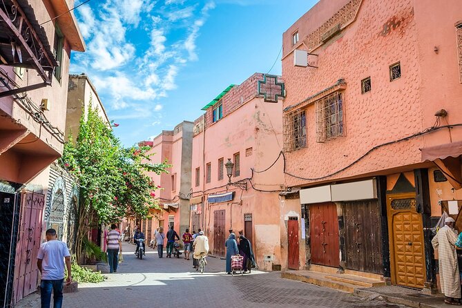 Marrakesh: Guided Private Souk Shopping Tour - Marveling at Authentic Moorish Architecture