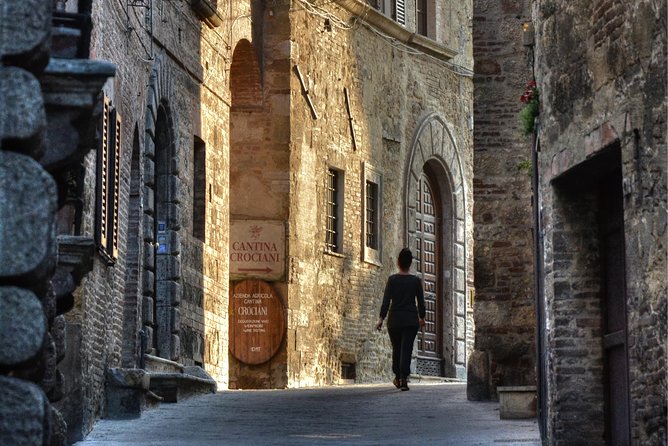 Montepulciano Walking Tour With Food and Wine Tastings - Gourmet Stops and Tastings