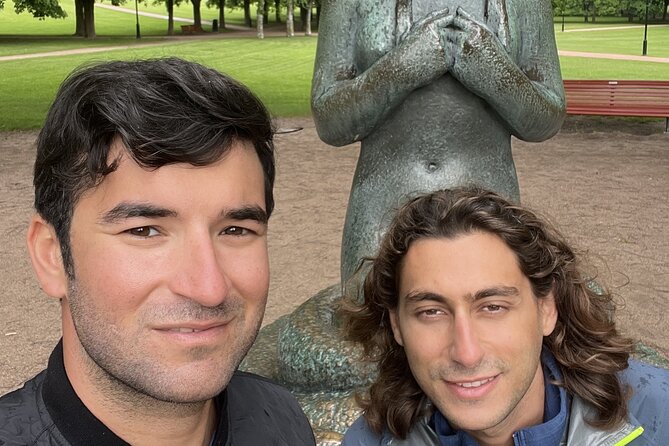 Oslo Vigeland Park Alien-Themed Outdoor Mobile Escape Game - Interacting With Otherworldly Sculptures