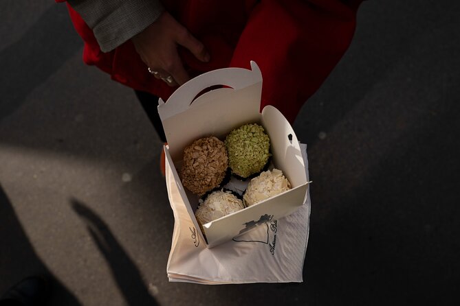 Paris - Pastries and Tragedies Tour Review - Knowledgeable and Engaging Tour Guides