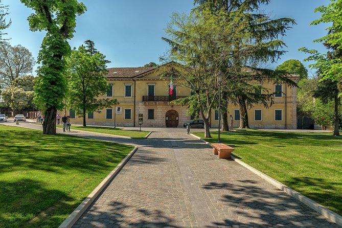 Peschiera Del Garda Fortress Tour  - Verona - Scenic Surroundings of the River and Moat