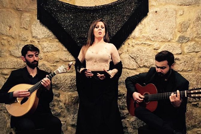 Portuguese Fado Live Music Show in Lisbon - Group Size and Dress Code