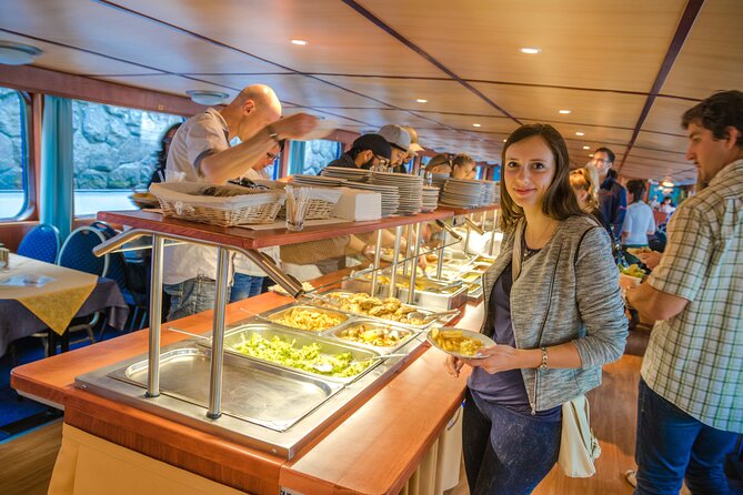 Prague: Sightseeing Boat Cruise With Buffet Dinner - Customer Reviews and Ratings