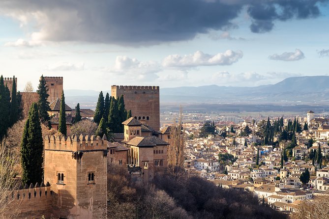 Private 3-Hour Alhambra Tour With Tickets - Gardens of the Generalife