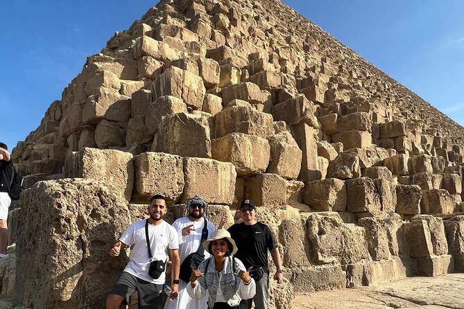 Private Day Tour to Pyramids of Giza & Egyptian Museum With Lunch - Included Lunch Experience