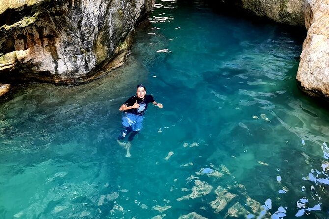 Private Full-Day Wadi Tiwi and Bimmah Sinkhole Tour From Muscat - Pickup and Meeting Details