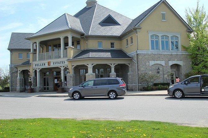 Private Transfer: Niagara Falls, ON to Toronto Downtown - Professional Driver