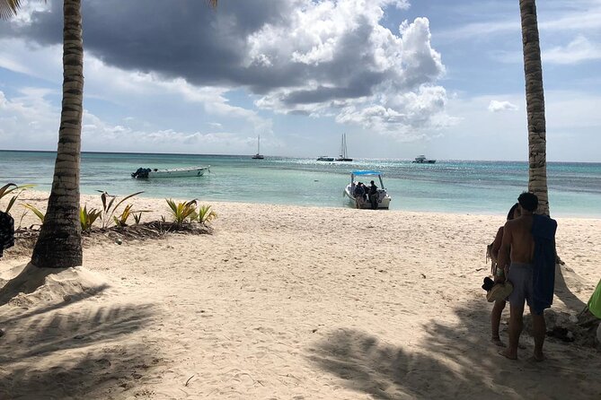 Private Transfer Standard and Premium Punta Cana Airport to Puerto Plata - Driver Praise