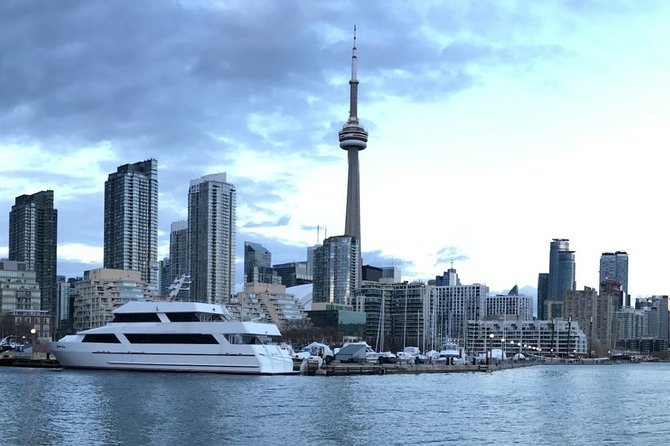 Private Transfer: Toronto to Pearson Airport YYZ in Luxury SUV - Availability and Booking