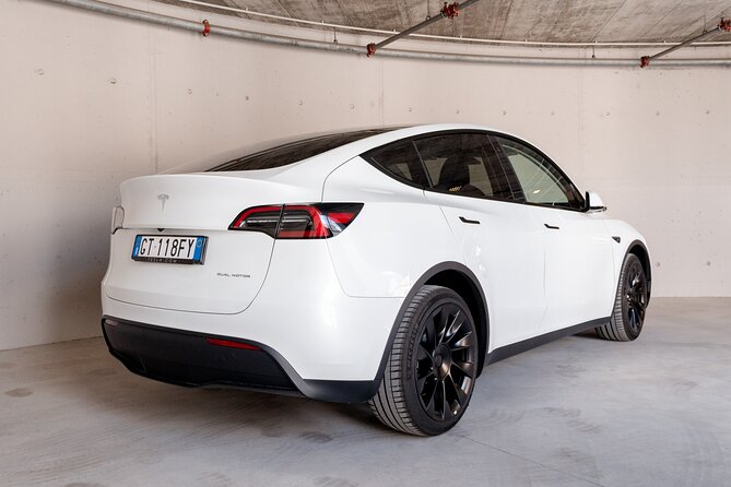 Rent Tesla Model Y LR - Accessibility Features