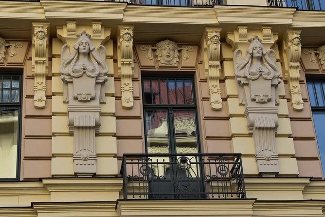 Riga Art Nouveau Walking Tour - Exploring the Old Town