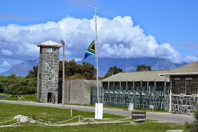 Robben Island ,Kirstenbosch Gardens and Groot Constantia. - Tour Logistics and Inclusions