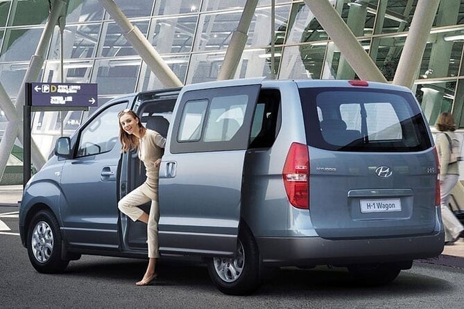 Round Mountain Package Transport From Airport to Your Minimum Hotel 6 People - Participant Details