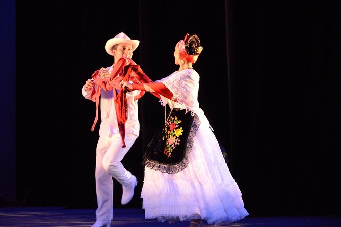 Show + Dinner V.I.P ... Folk Show ... Latin Show. - Review Summary