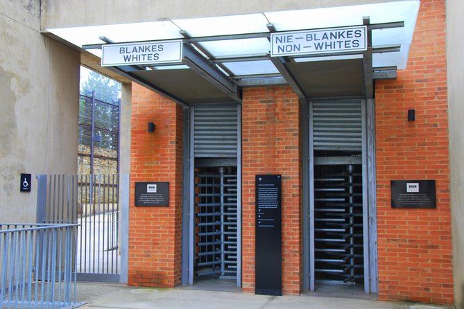 Soweto & Apartheid Museum Tour - Visiting Mandela House
