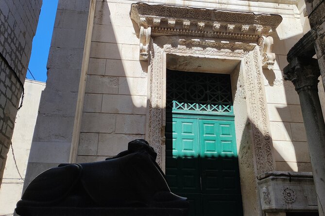 Split Walking Tour With a Licensed Local Guide - Engaging Storytelling Highlights