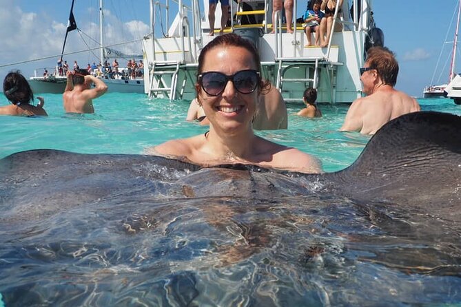 Stingray City, Coral Gardens & Frankies Local Lunch & Juice - Snorkeling Equipment Provided