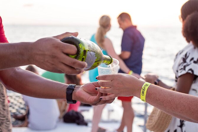 Sunset Cruise in Los Cabos With Jazz and Wine - Cruise Features and Highlights