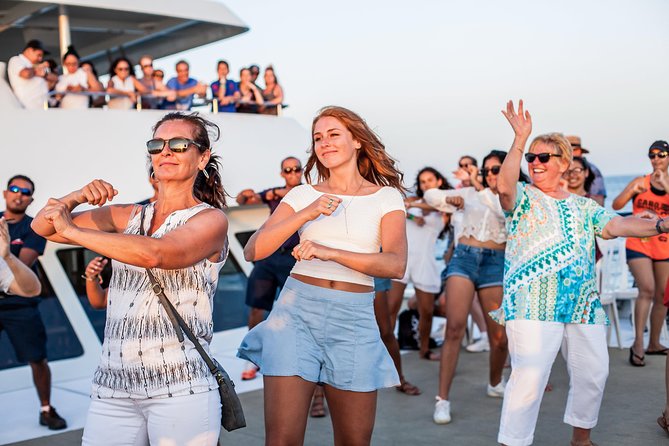 Sunset Dinner Cruise in Cabo San Lucas - Dining and Beverage Options