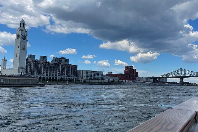 The Bateau-Mouche Picnic Cruise in Montreal - Beverages and Refreshments Onboard