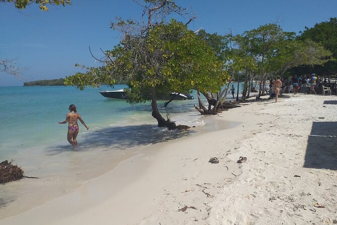 Tour Around the Rosario Islands 4 Islands - Guest Reviews and Feedback