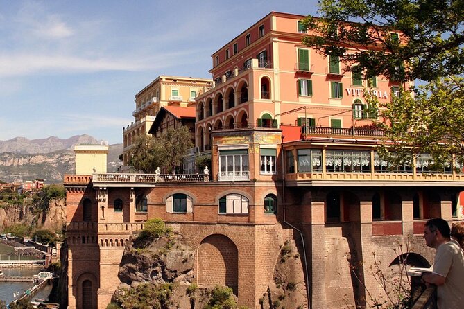 Transfer From Sorrento to Naples or Viceversa - Pickup and Meeting Details