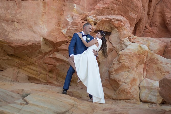 Valley of Fire Wedding by Private Limousine - Ceremony Experience