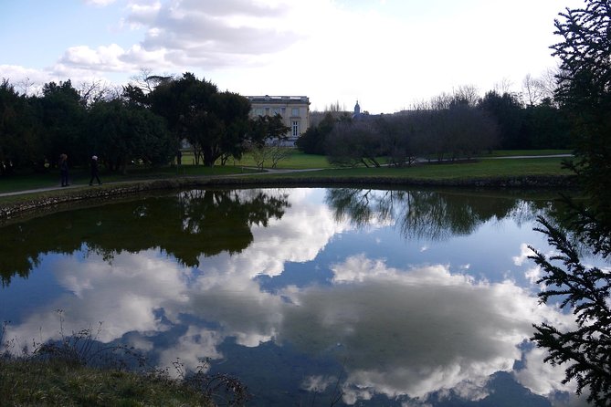 Versailles Marie Antoinette Afternoon Guided Tour With Petit Trianon & Hamlet - Meeting and Logistics