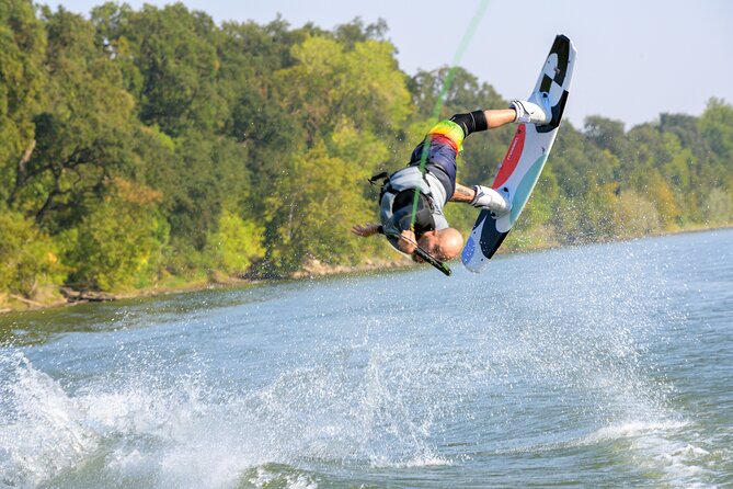 Wakeboard, Wakesurf or Kneeboard Full Day - Food and Beverages