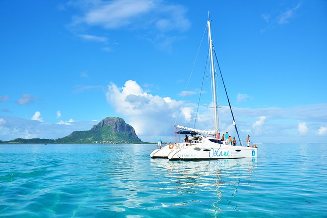 WEST Shared Cruise: OCEAN Full Day Catamaran Ile Aux Bénitiers - Meeting and Pickup