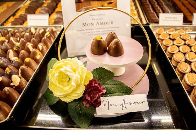 Zurich: Chocolate Tasting and Walking Tour With a Local - Indulging in Chocolate Samples