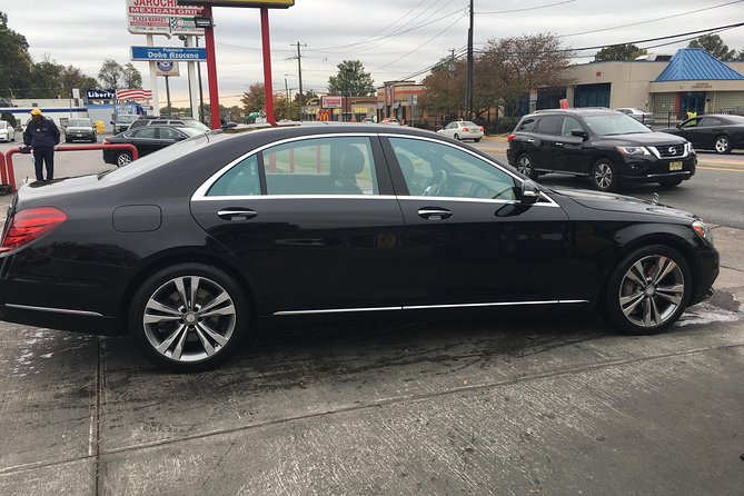 4 Hours Private Chauffeured DC Sight Seeing Tour / SUV & Sedan - Vehicle and Pickup Details