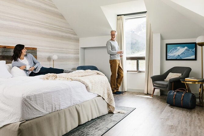 5 Day Glacier Mountain View Lodge Visit Canadian Rockies Tour - Booking Confirmation