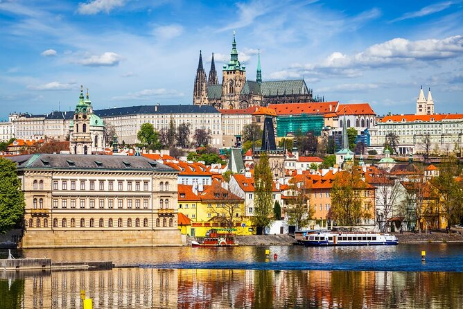 Arrival Private Transfer From Prague Airport PRG to Prague City in Car/Van - Amenities Included