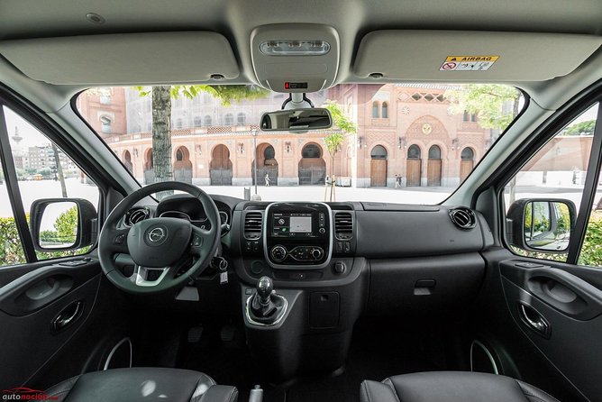 Arrival Private Transfer From Riga Airport RIX to Riga City by Minivan - Pickup and Drop-off Process