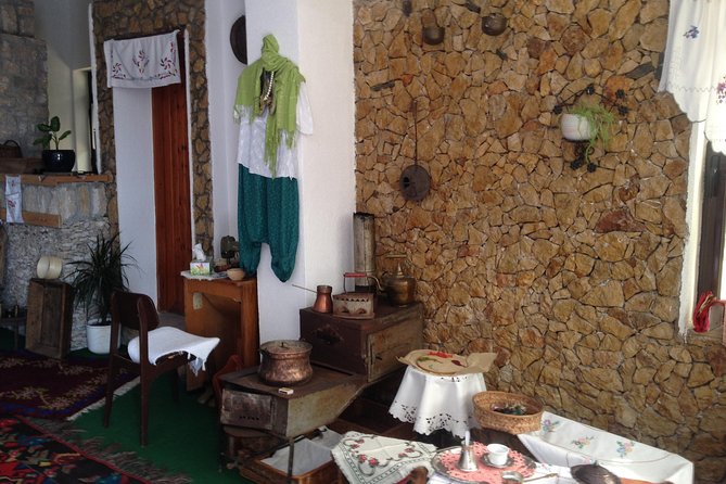 Authentic Antique Museum Home - Accessibility and Visitor Amenities