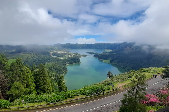 Azores: Explore the Dramatic Crater of Sete Cidades - Experiencing the Breathtaking Scenic Overlooks