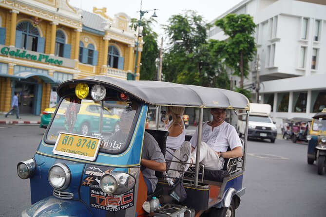Bangkok: City Highlights Temple and Market Walking Tour - Meeting Point Details