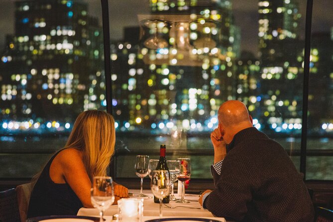 Bateaux New York Christmas Day Plated Dinner Cruise - Accessibility and Dress Code