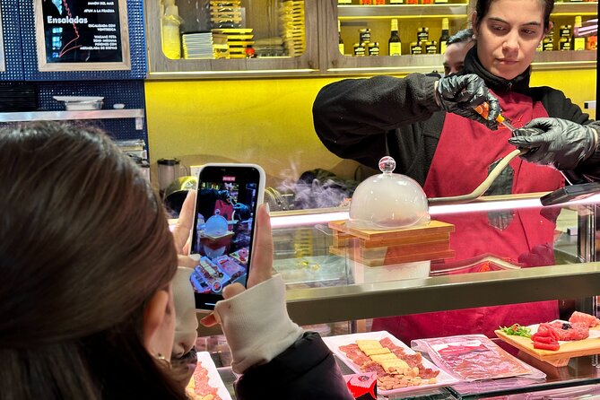 Bluefin Tuna Tasting in the Most Prestigious Market of Spain - Observing the Lively Atmosphere