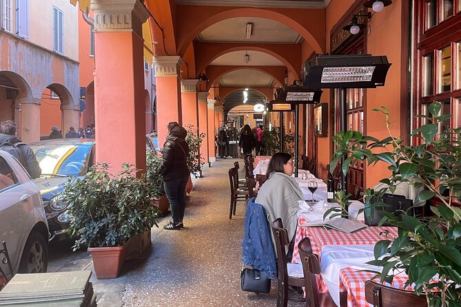 Bologna: a Self-Guided Audio Tour From Porta Galliera to Le Tre Frecce - Admiring the Architectural Wonders of the City