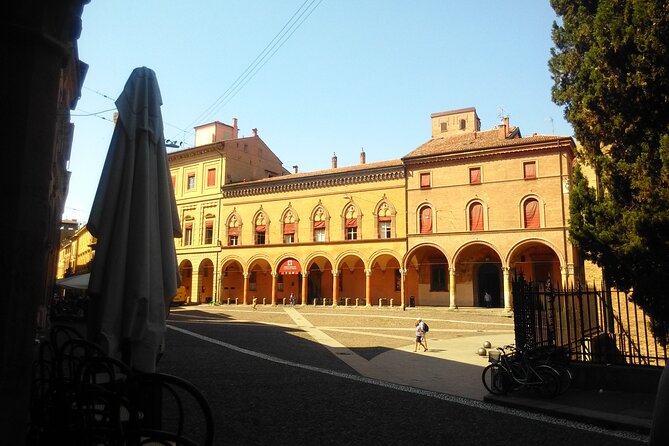 Bologna : a Walk Into History - Meeting Point and Accessibility