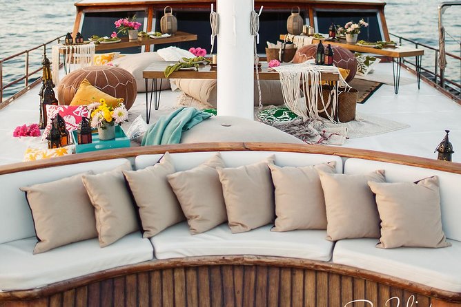 Cabo San Lucas Luxury Sailing Yacht and Dinner With a Chef - Crew and Staff