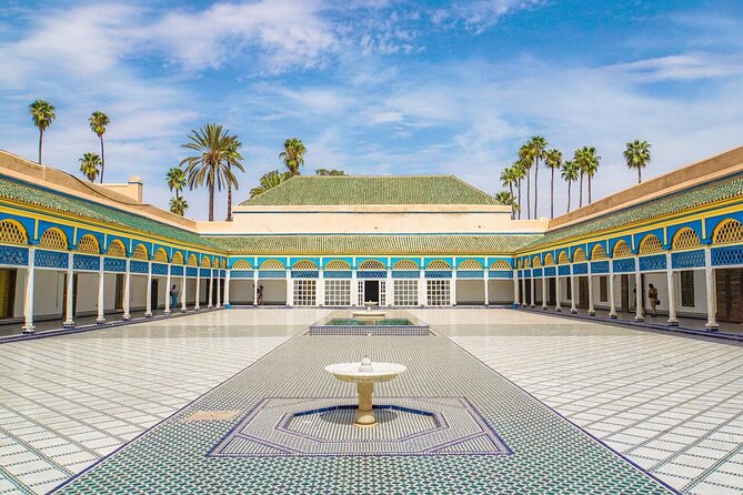 Casablanca Airport to Marrakech Private Transfer With Marrakech City Tour - Exploring the Marrakech Medina