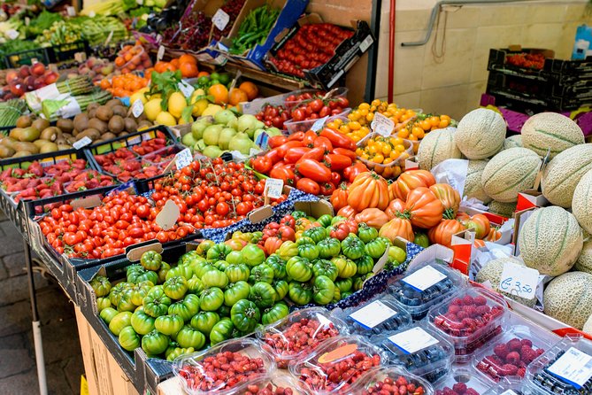 Cesarine: Market Tour & Cooking Class at Locals Home in Lucca - Seasonal Ingredients From the Market