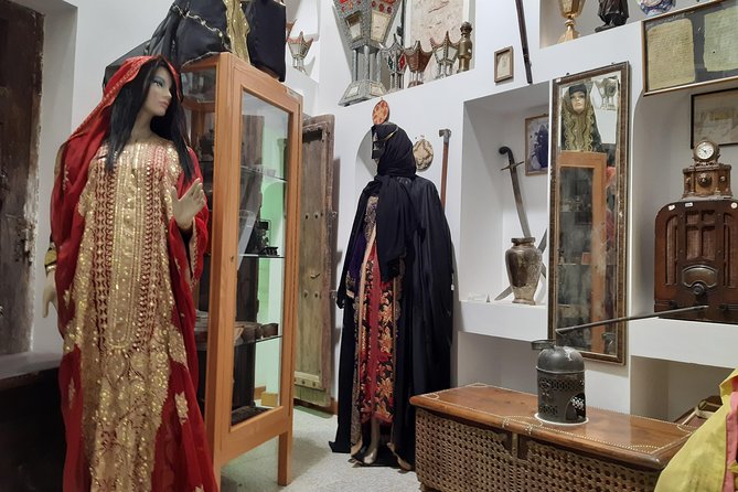 Cultural & Thrills: Sheikh Faisal Museum & Camel Race Adventure - Meeting and Pickup Options