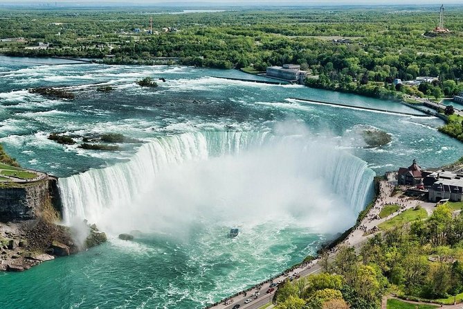 Departure Private Transfer: Niagara Falls to Toronto Airport YYZ in Luxury SUV - Luxury Transportation